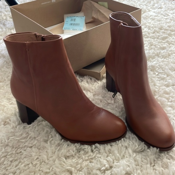 Madewell Shoes - Size 9 Women’s Short Boots, English Saddle Color New In Box Madewell